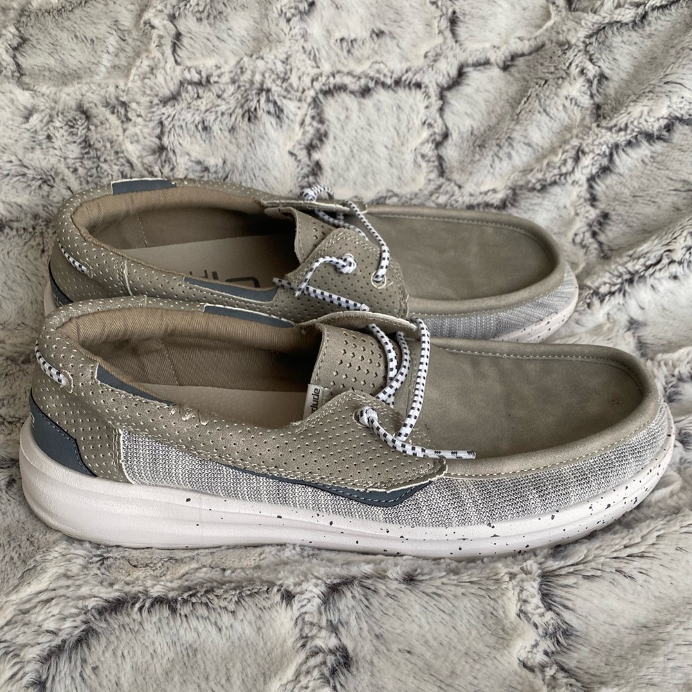 Hey Dude Men’s size 9, color is Welsh Oyster